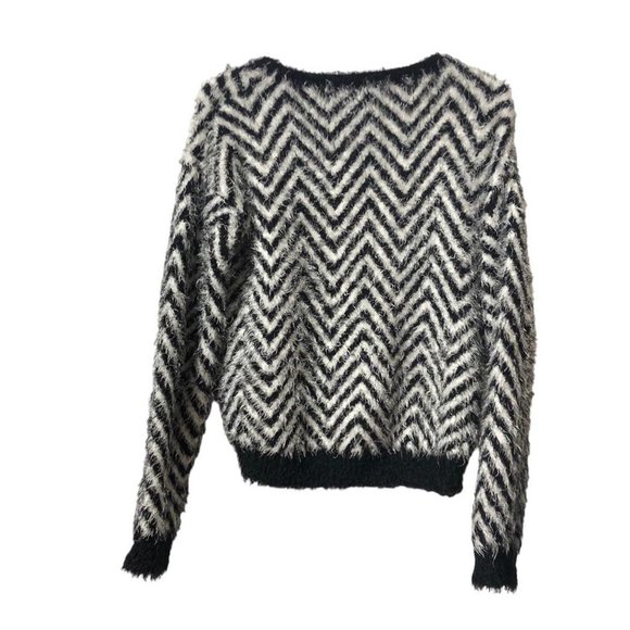 Fuzzy black and white sweater - Picture 2 of 3